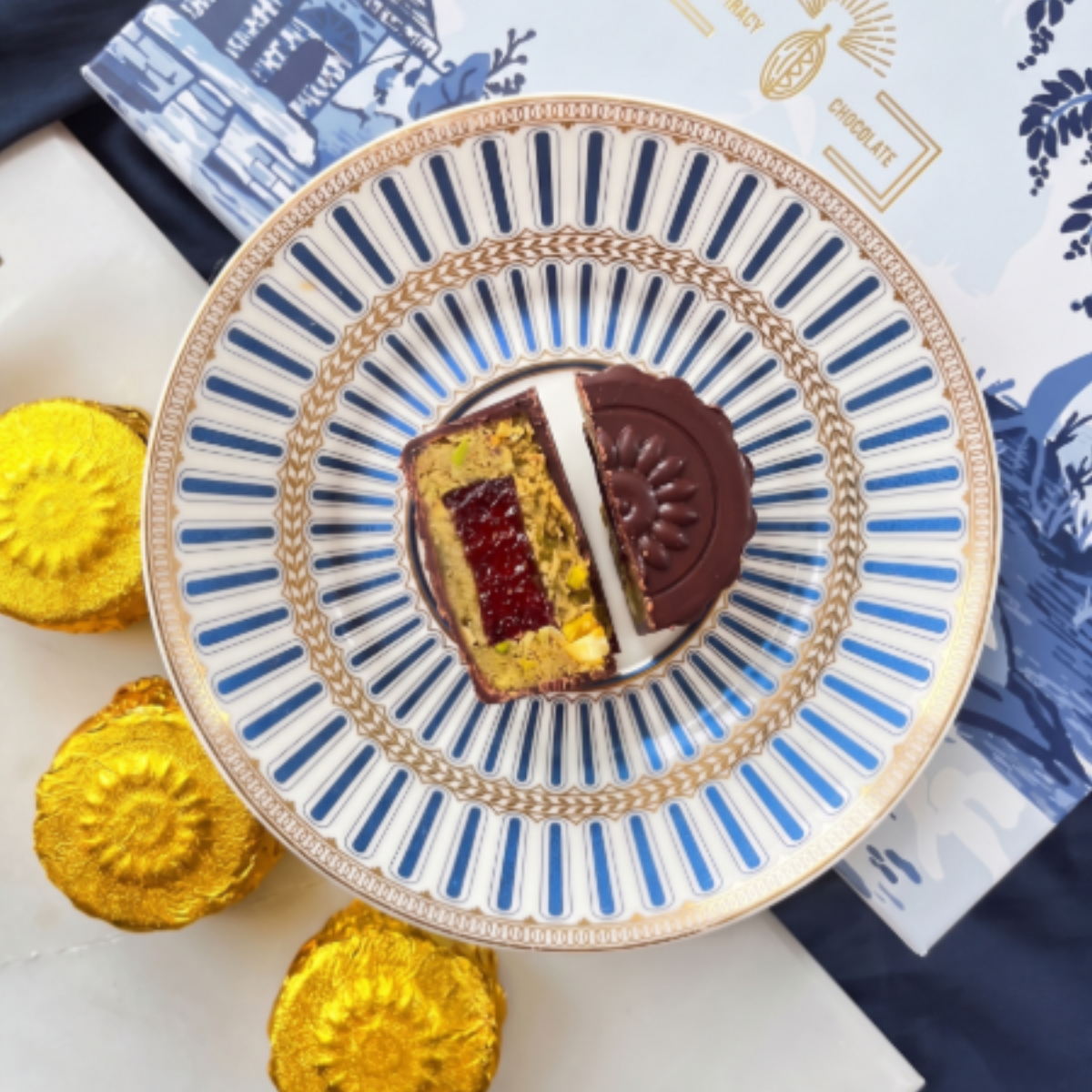 [Redirect] CONSPIRACY - Pistachio & Raspberry Chocolate Mooncakes