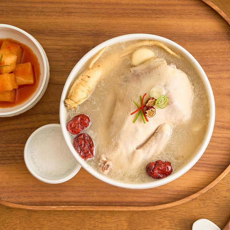 SHINSEGAE FOOD Korean Beef Bone Ginseng Chicken Soup  (900g)
