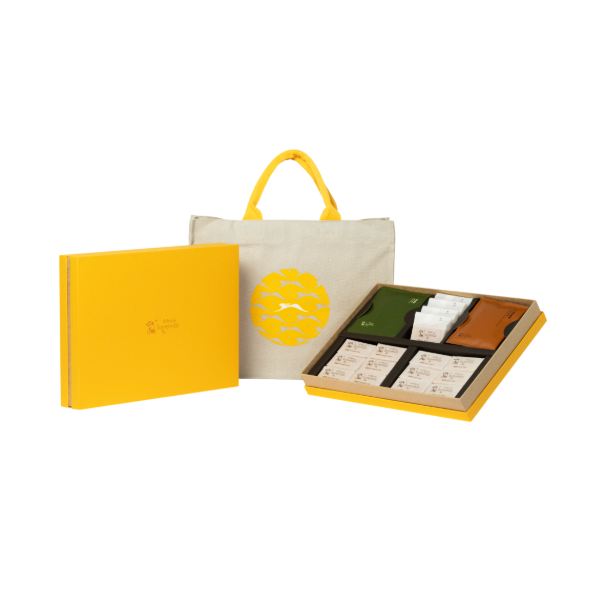 SUNNYHILLS Premium Mid-Autumn Gift Box (Pineapple Cake, Apple Cake, Banana Waffle Cookie, Oolong Tea, Coffee)  (698.5g)
